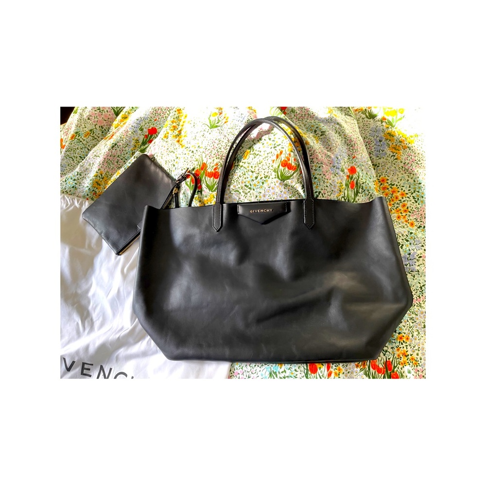 Givenchy Antigona black shopping bag